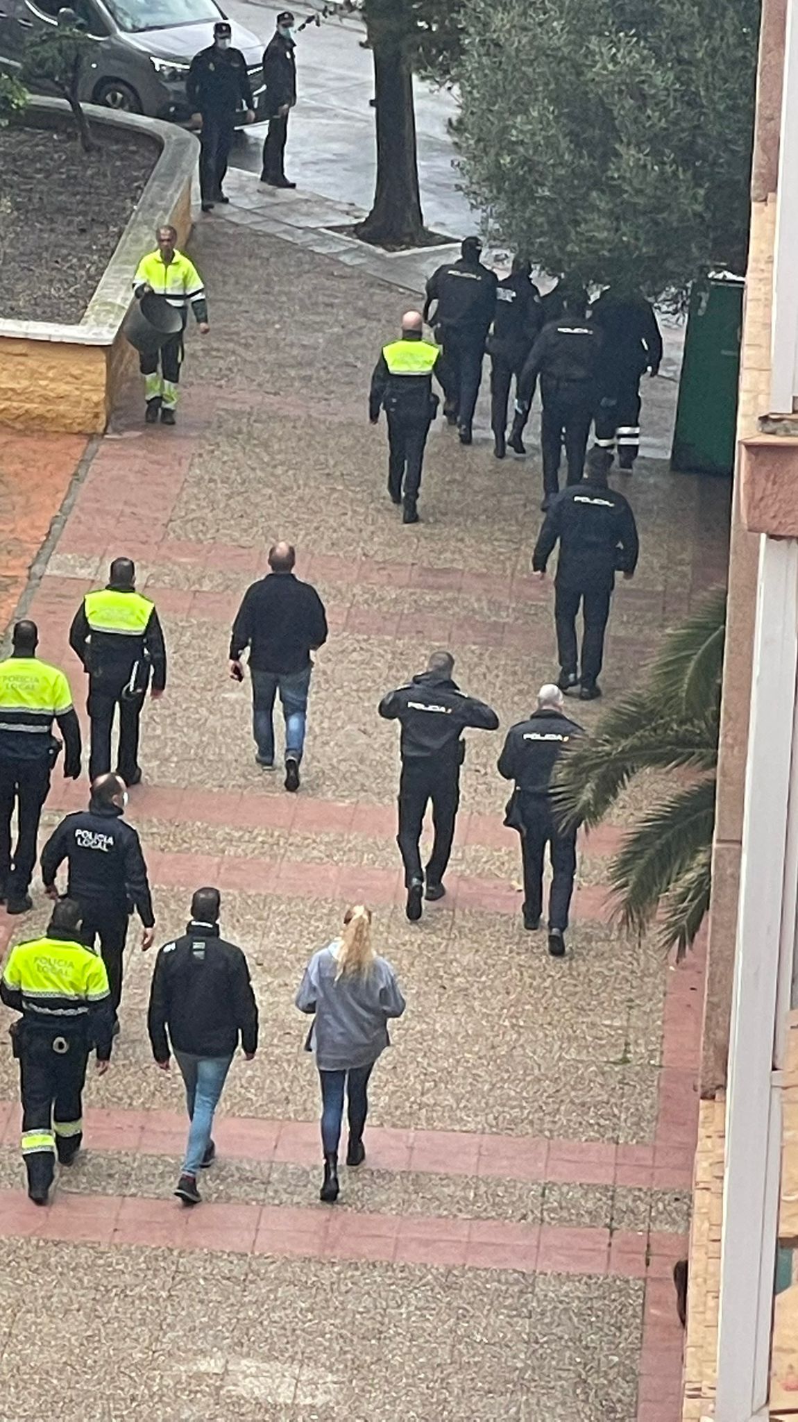 Un agente de la Policía Local mata a su mujer de un disparo en Parques de Ceuta