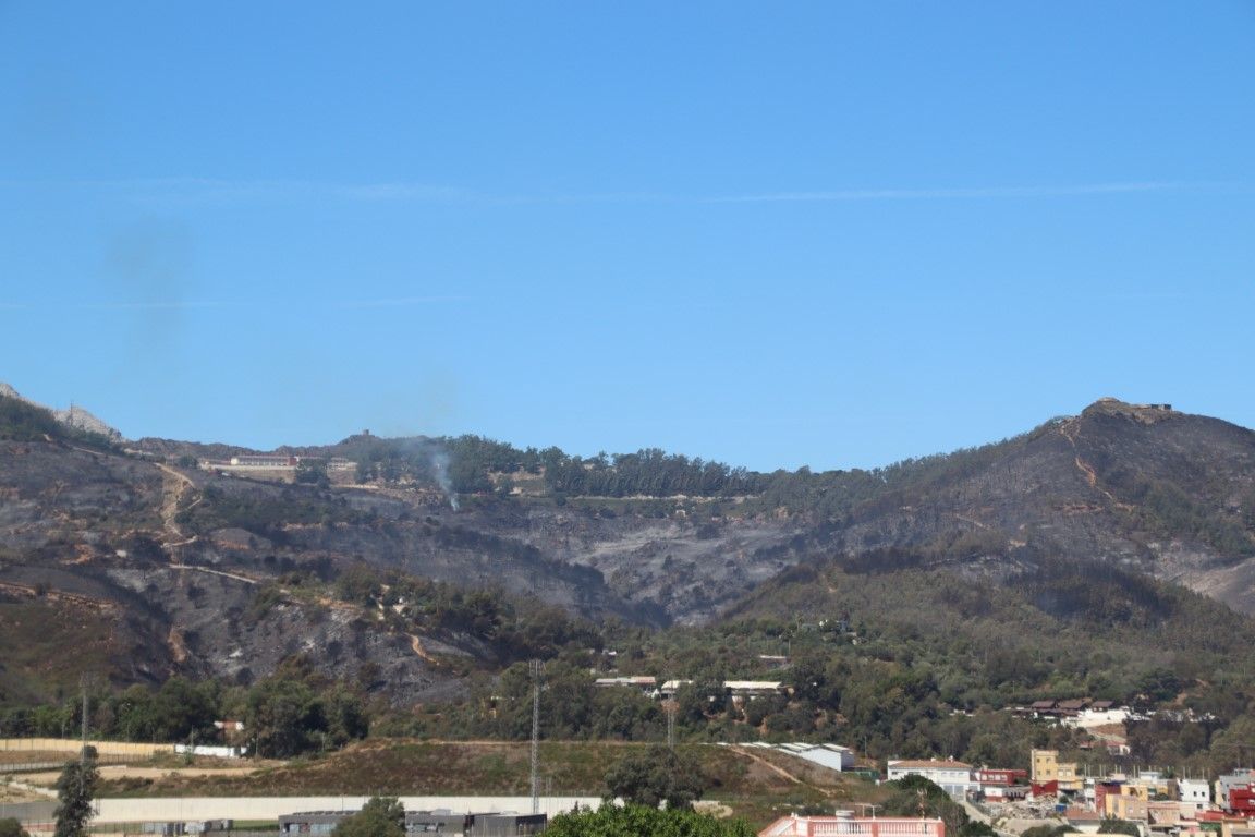 El incendio se da por extinguido pese a ocho pequeños conatos