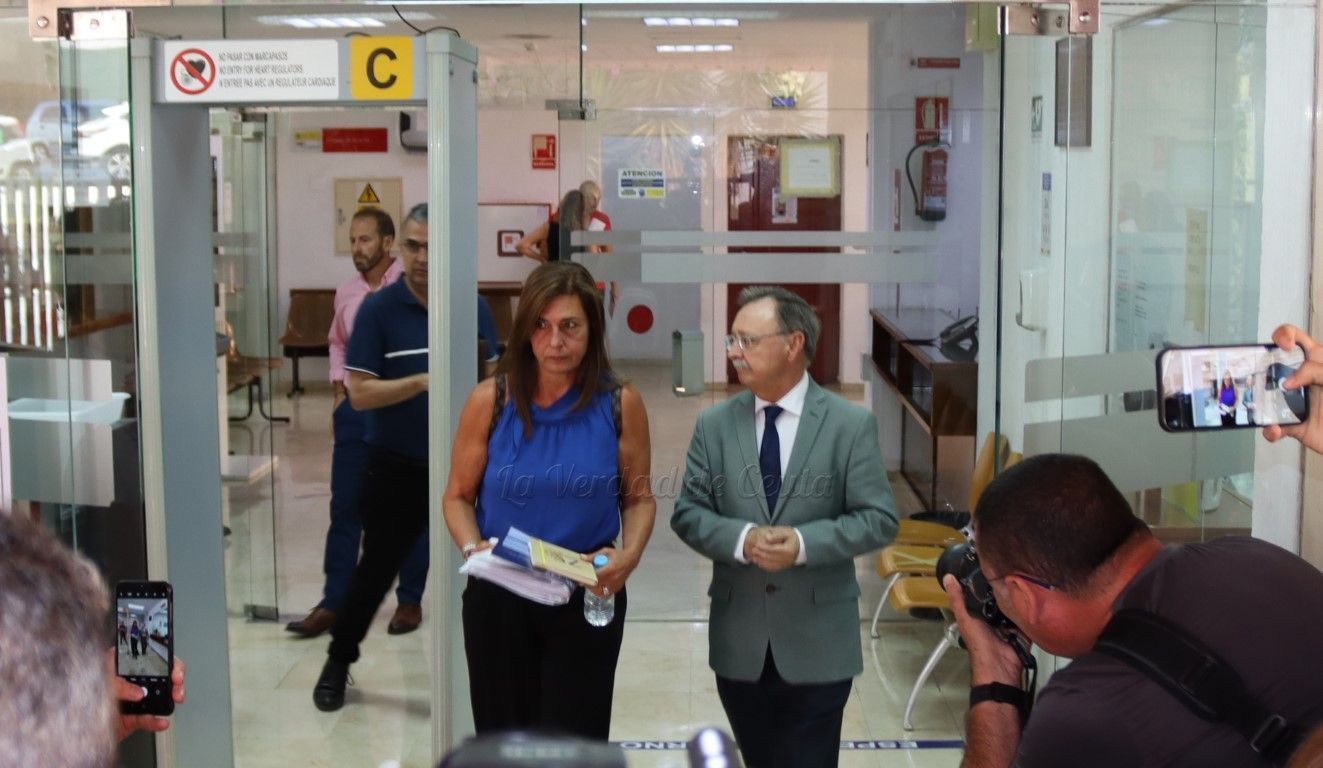 La jueza estima que Salvadora Mateos y Mabel Deu podrían haber cometido un delito en la devolución de los MENAS