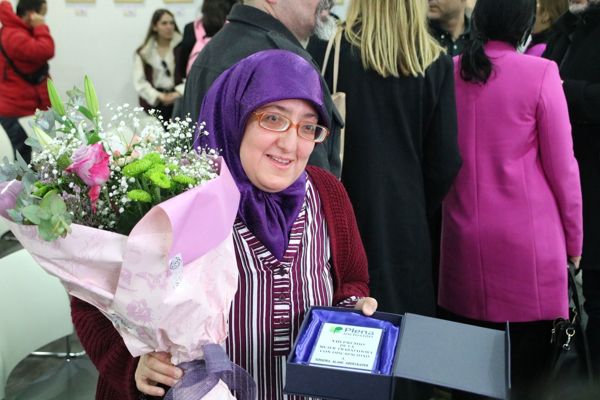 Sohora Alami recibe el VIII Premio a la Mujer Trabajadora Plena Inclusión Ceuta
