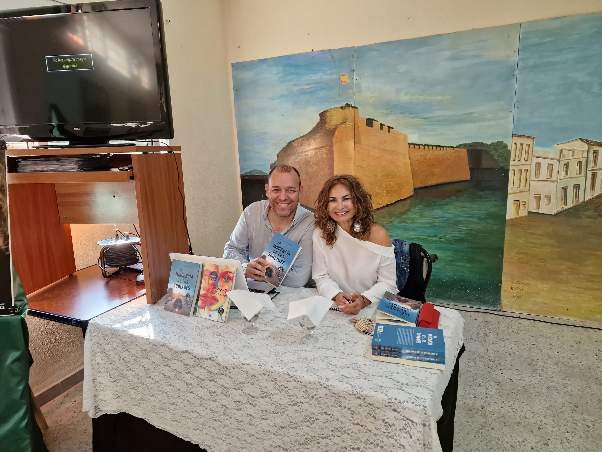 Tula Fernández presenta su último libro en la Casa de Ceuta en Algeciras