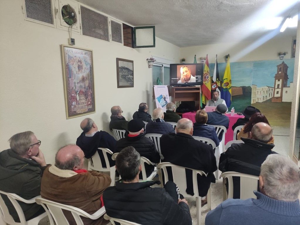 Julio Gómez presenta “El levante del lobo” en la Casa de Ceuta en Algeciras