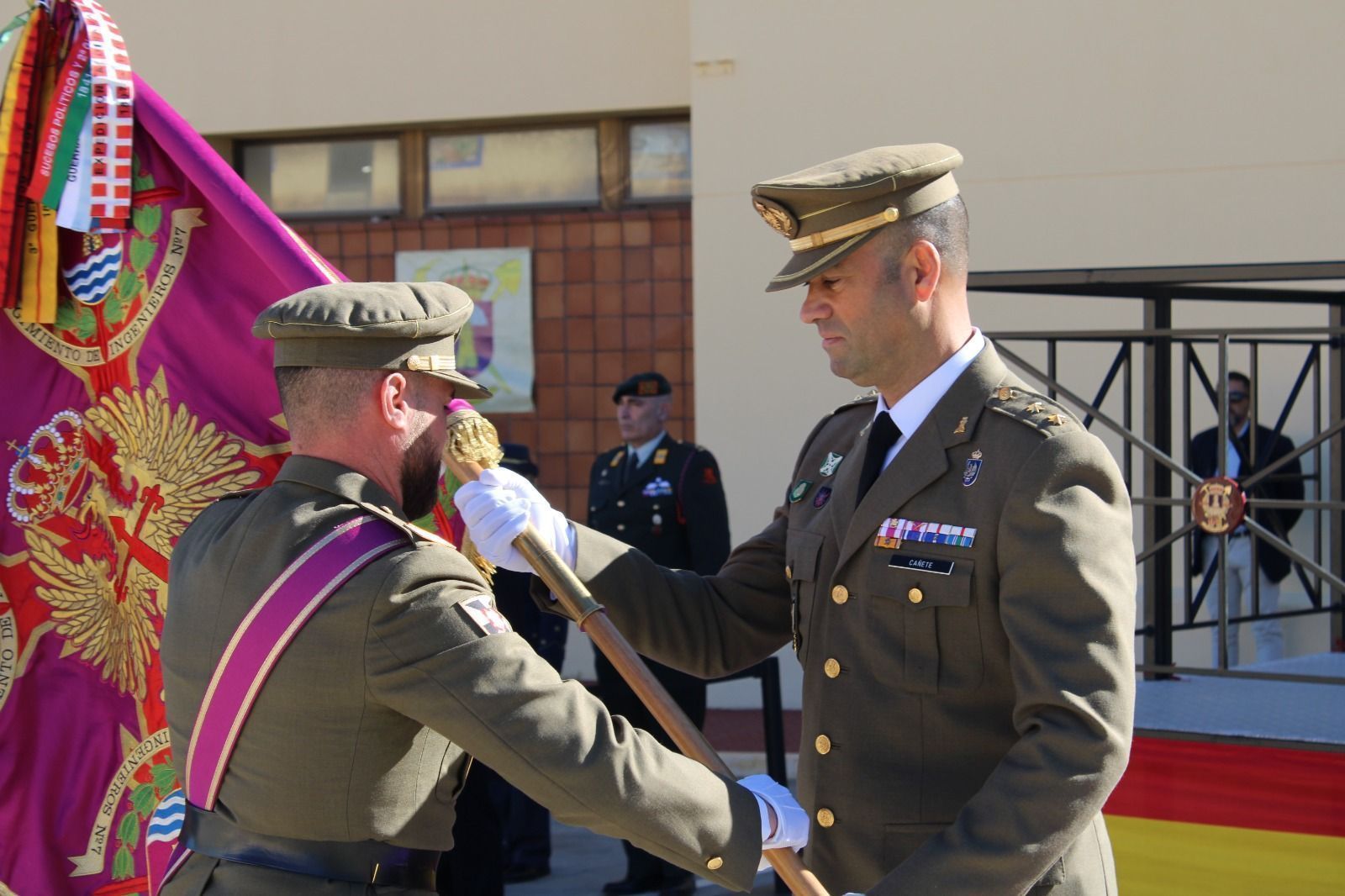 E1l acuartelamiento “El Jaral” acoge la entrega de mando del Regimiento de Ingenieros Nº7