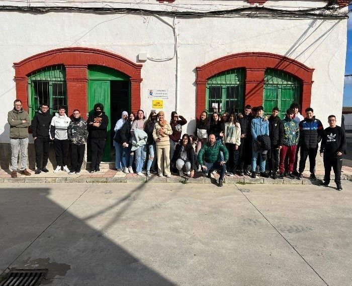 Alumnos de varios centros educativos visitan el Archivo Intermedio Militar de Ceuta