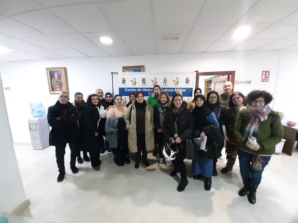 El taller de empleo de Bibliotecas visita la Biblioteca Histórico Militar de Ceuta