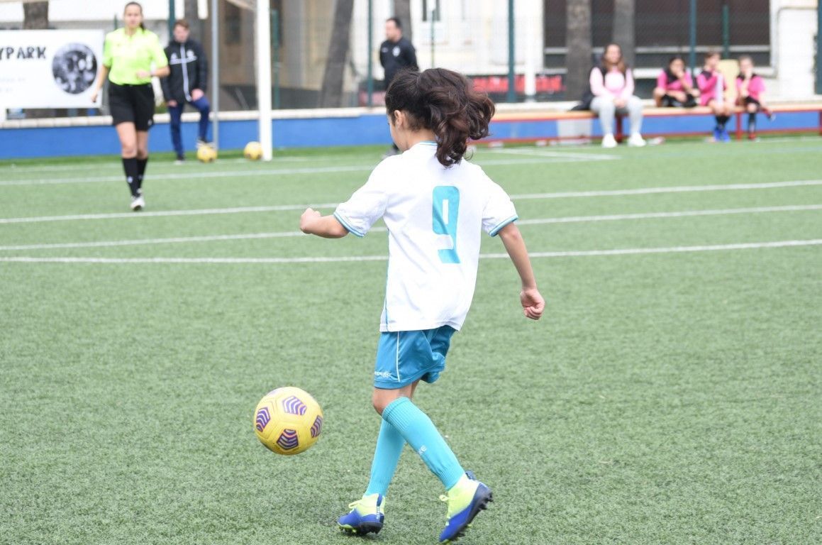 Las categorías Debutante y Prebenjamín se trasladan al césped del Emilio Cózar