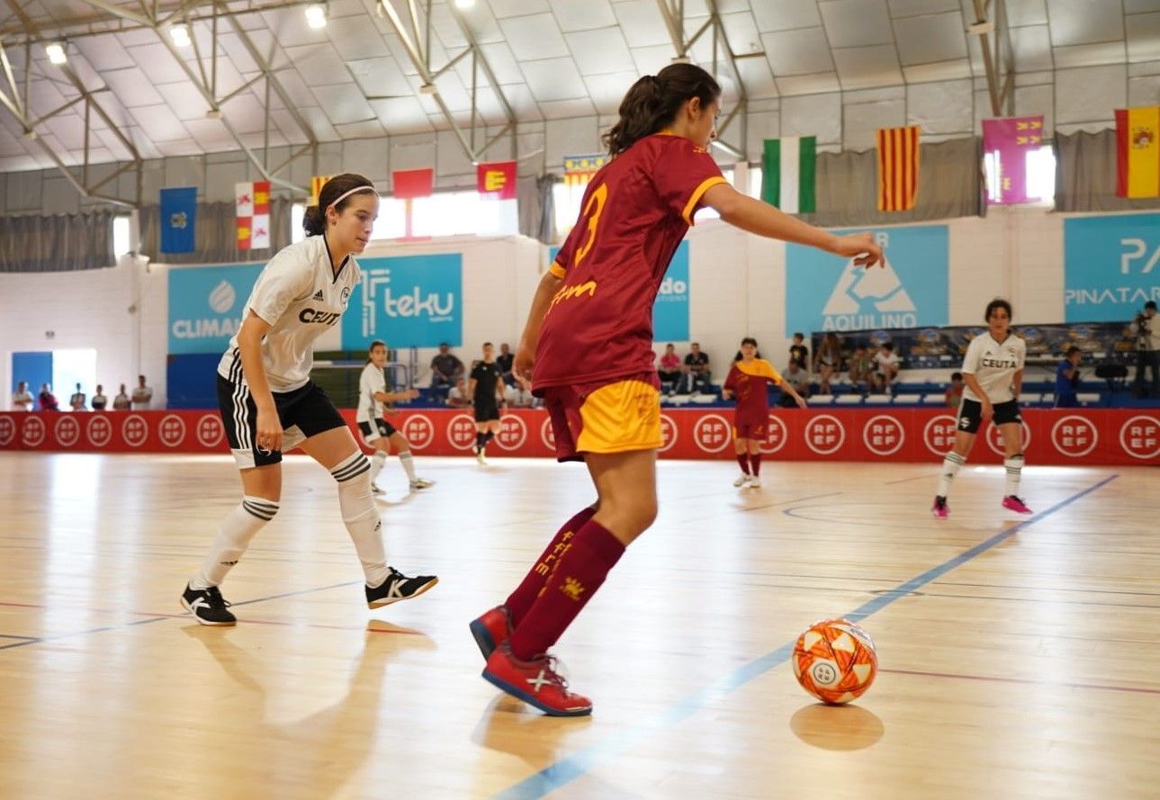 La selección femenina derrota a Murcia mientras que la masculina cae goleada ante Galicia
