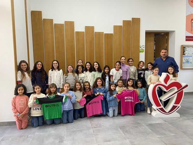 La liga escolar femenina de fútbol sigue creciendo