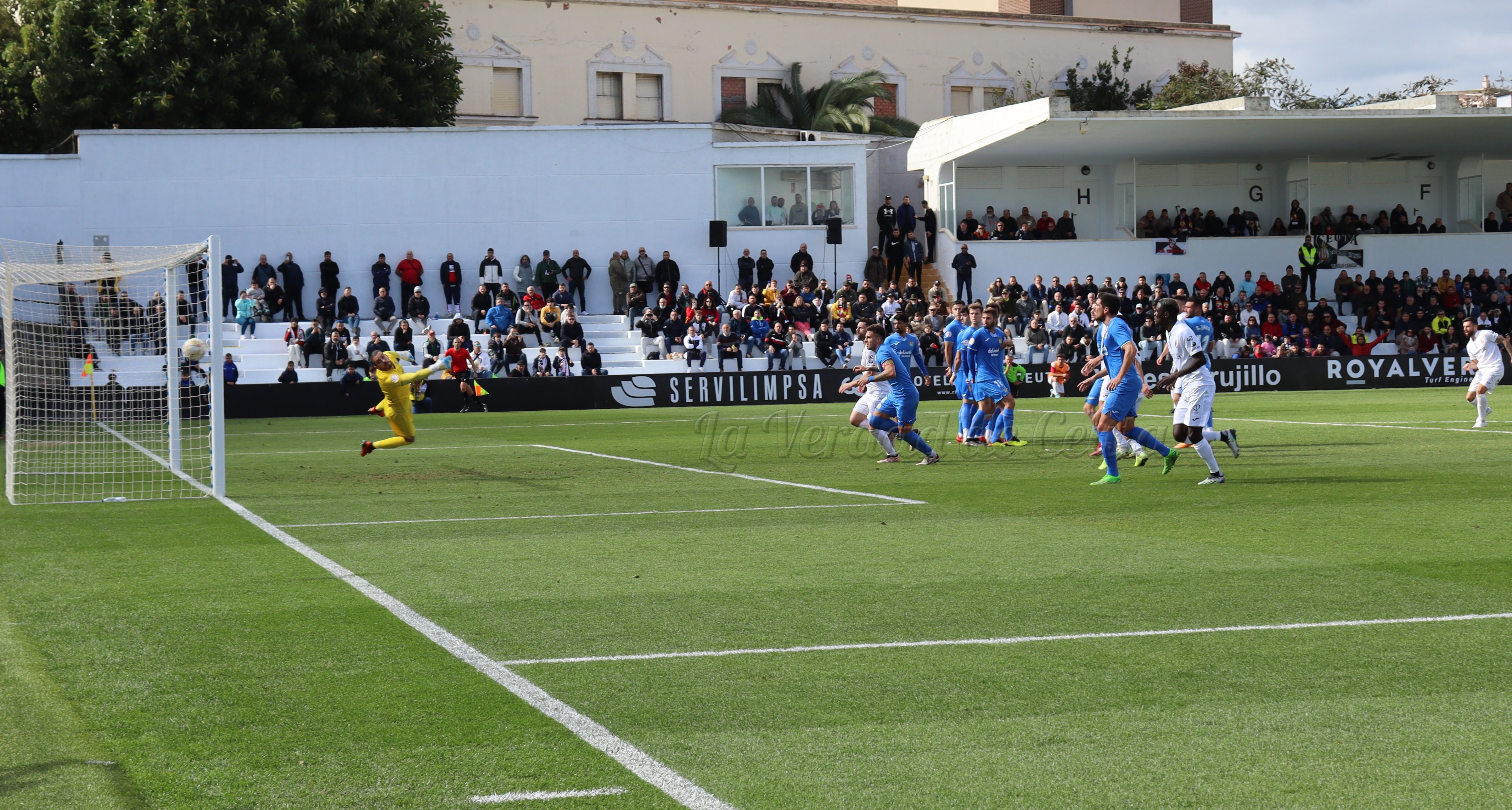 Gol de falta marcado por Ñito