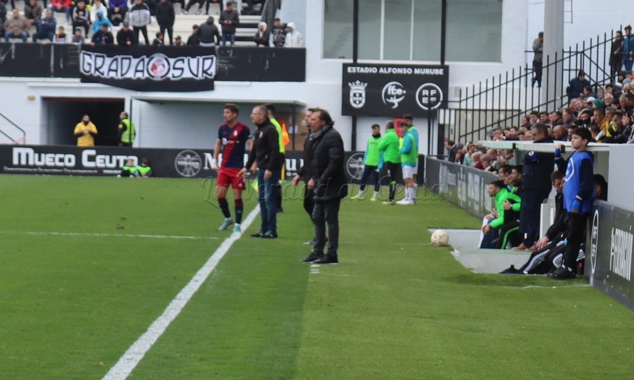 El banquillo “arde” en la Primera RFEF