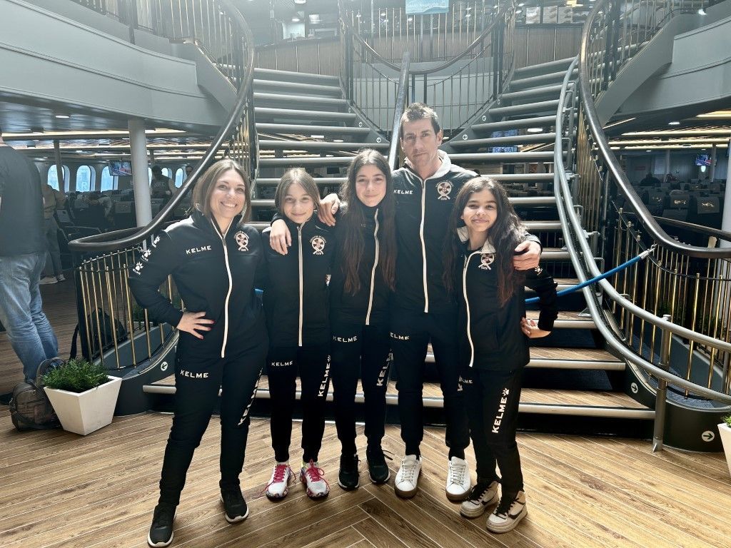 Miembros de la Federación de Kárate de Ceuta apoyan a la Selección en el Campeonato de Europa