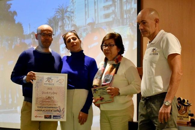 Emotivo Homenaje a José Miguel Antúnez en la Gala de Clausura de la Temporada de Triatlón en Ceuta