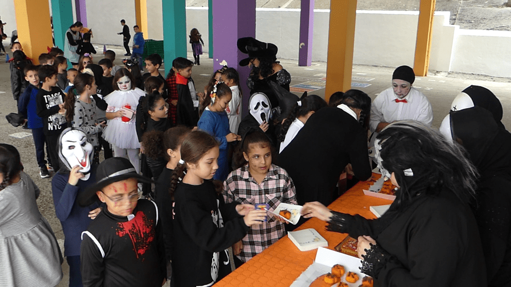 El colegio Rey Juan Carlos I celebra la "Mochilaween", una forma diferente de vivir estas ‘fiestas’