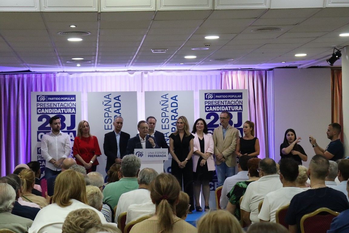 El PP presenta a sus candidatos y busca un "tsunami azul" en las elecciones generales