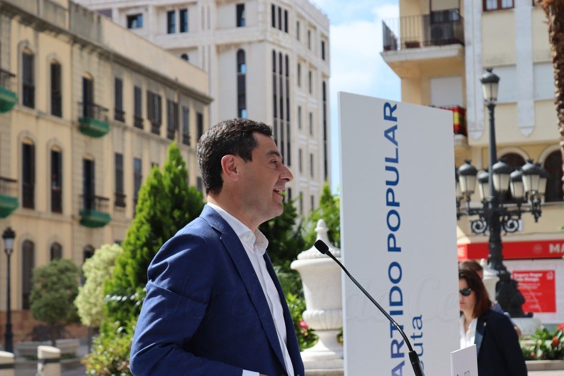 Juanma Moreno urge a un debate sin populismos sobre la inmigración irregular