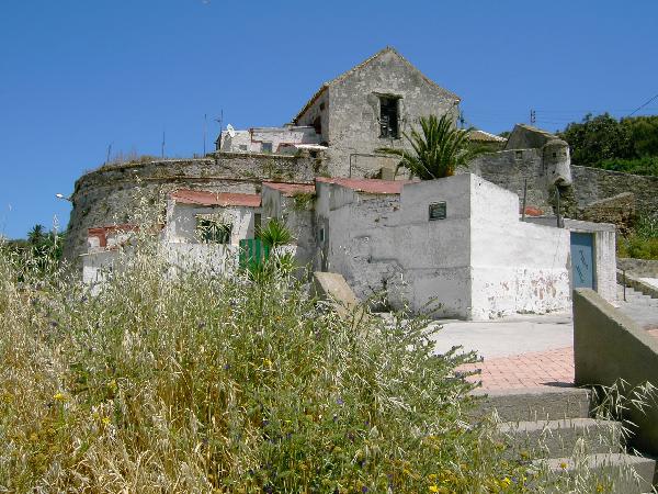 Vox reclama al Gobierno más implicación en la conservación del patrimonio cultural ceutí