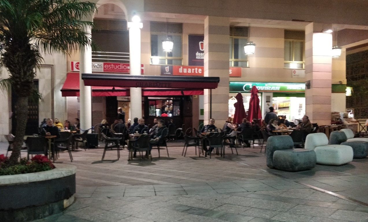 El Gobierno de Ceuta se compromete a remodelar la ordenanza de terrazas