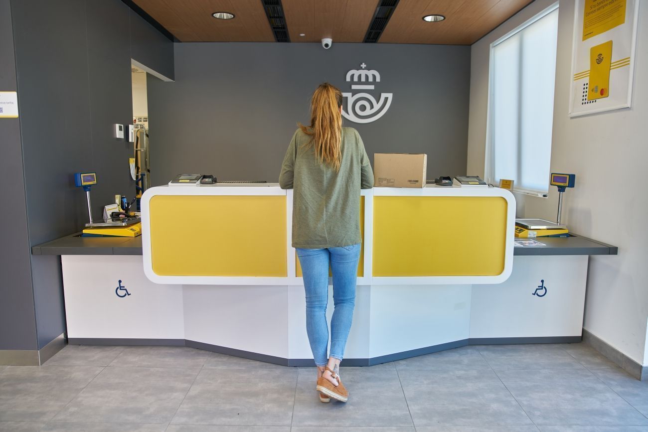 Las oficinas de Correos de toda España prestan el servicio de retirada de efectivo a los clientes de BBVA