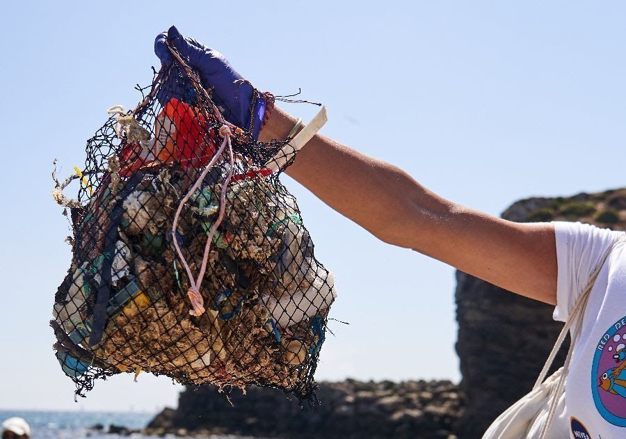 Retiran casi 122 kilos de basura de los fondos marinos de Ceuta