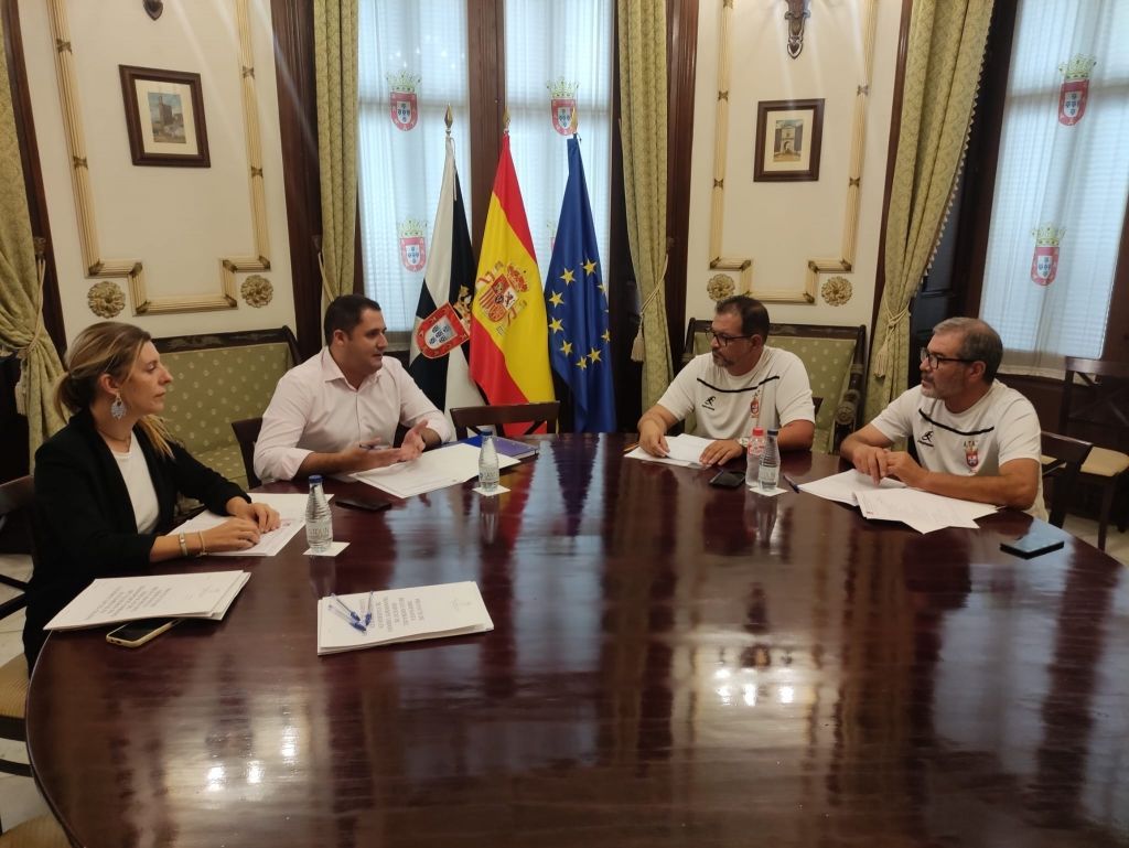 Continúan las reuniones entre el Gobierno y el sector del Taxi