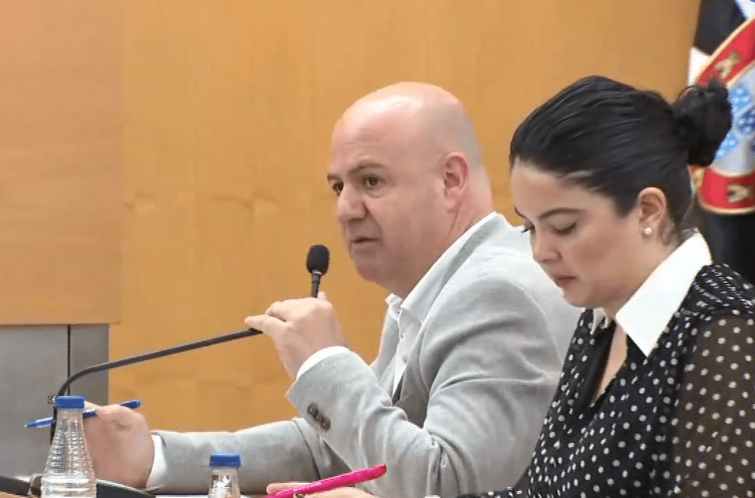 El PSOE pide en el pleno una política de viviendas “digna”