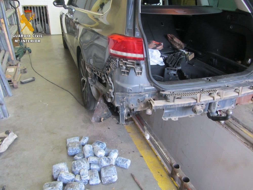 La Guardia Civil interviene 79 kilos de hachís ocultos en un coche