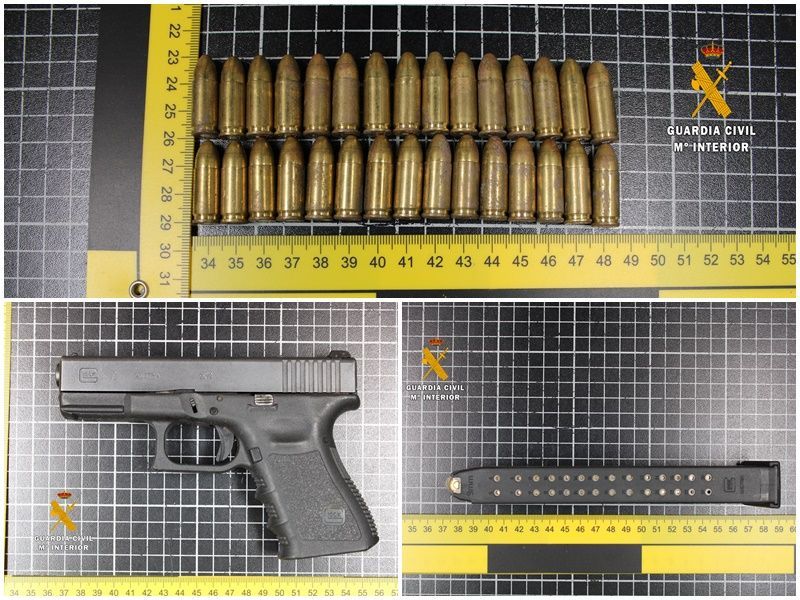 Detenido cuando iba a embarcar con una pistola y cartuchos preparados para disparar