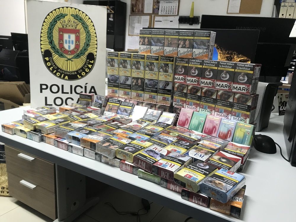 La Policía Local incauta 151 cajetillas de tabaco y vapers con nicotina