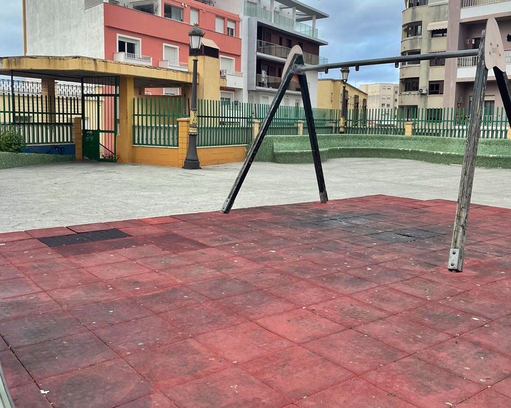 El MDyC denuncia al estado de los parques infantiles
