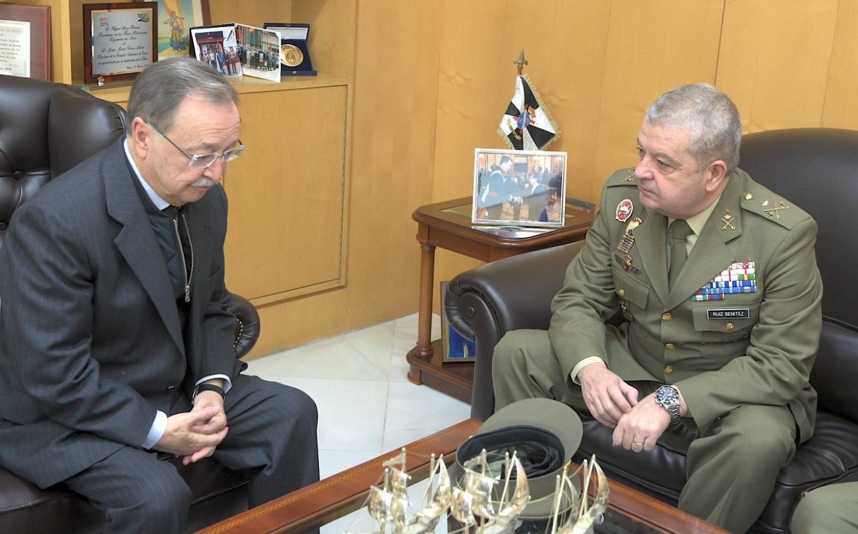 El director del Instituto de Historia y Cultura Militar visita al presidente de la Ciudad