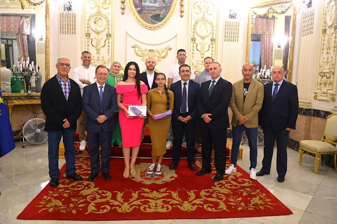 Vivas y Rontomé reciben a las ganadoras del concurso de ACUDEMIRE