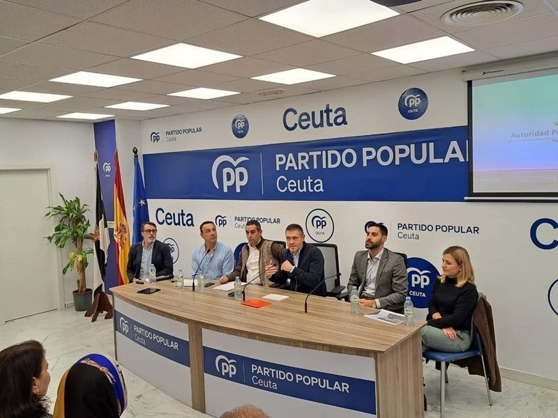 Doncel da a conocer el Puerto y sus capacidades de crecimiento en la sede del PP