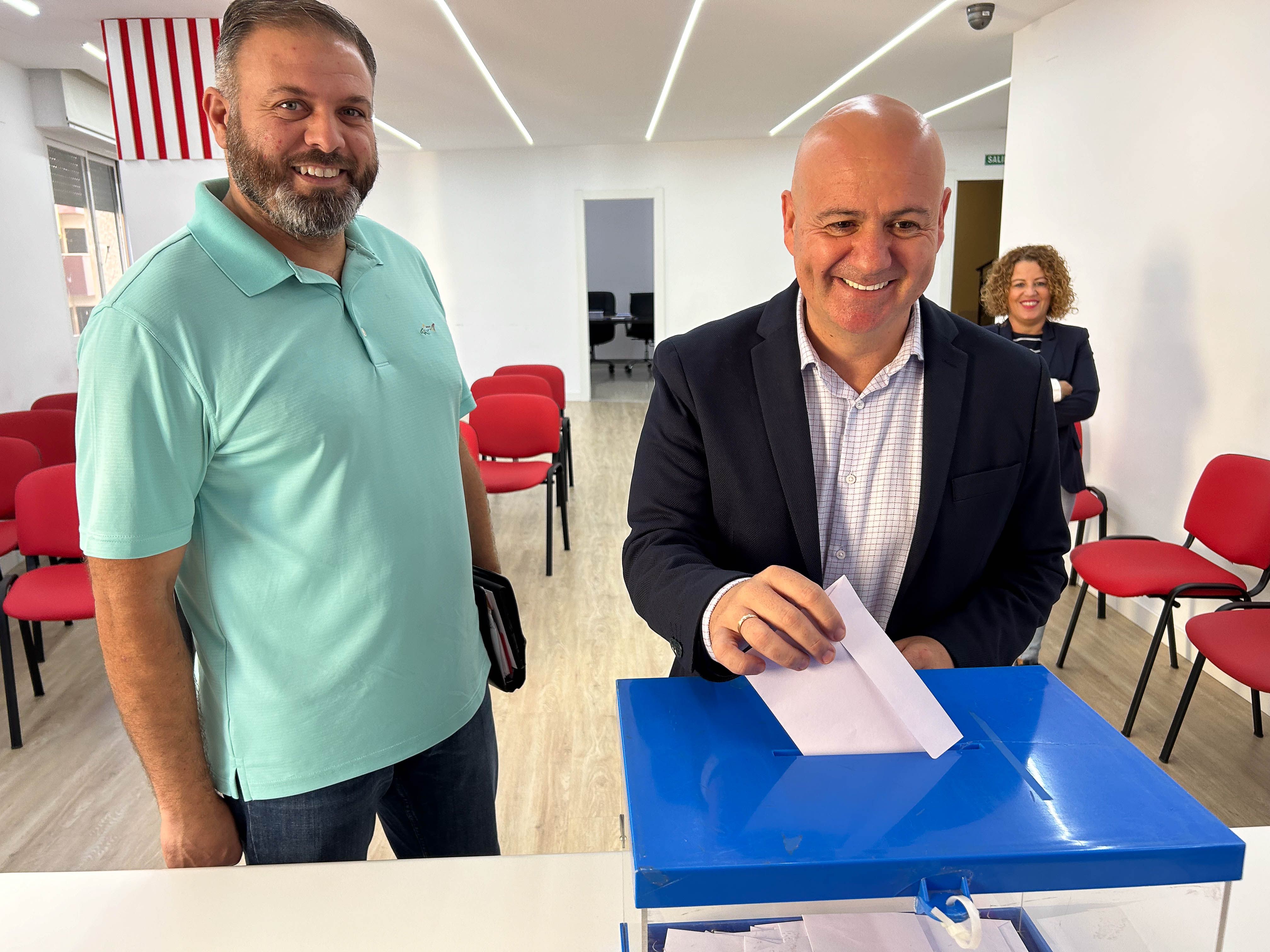 Los socialistas de Ceuta acuden a la consulta sobre el acuerdo de Gobierno del PSOE y Sumar