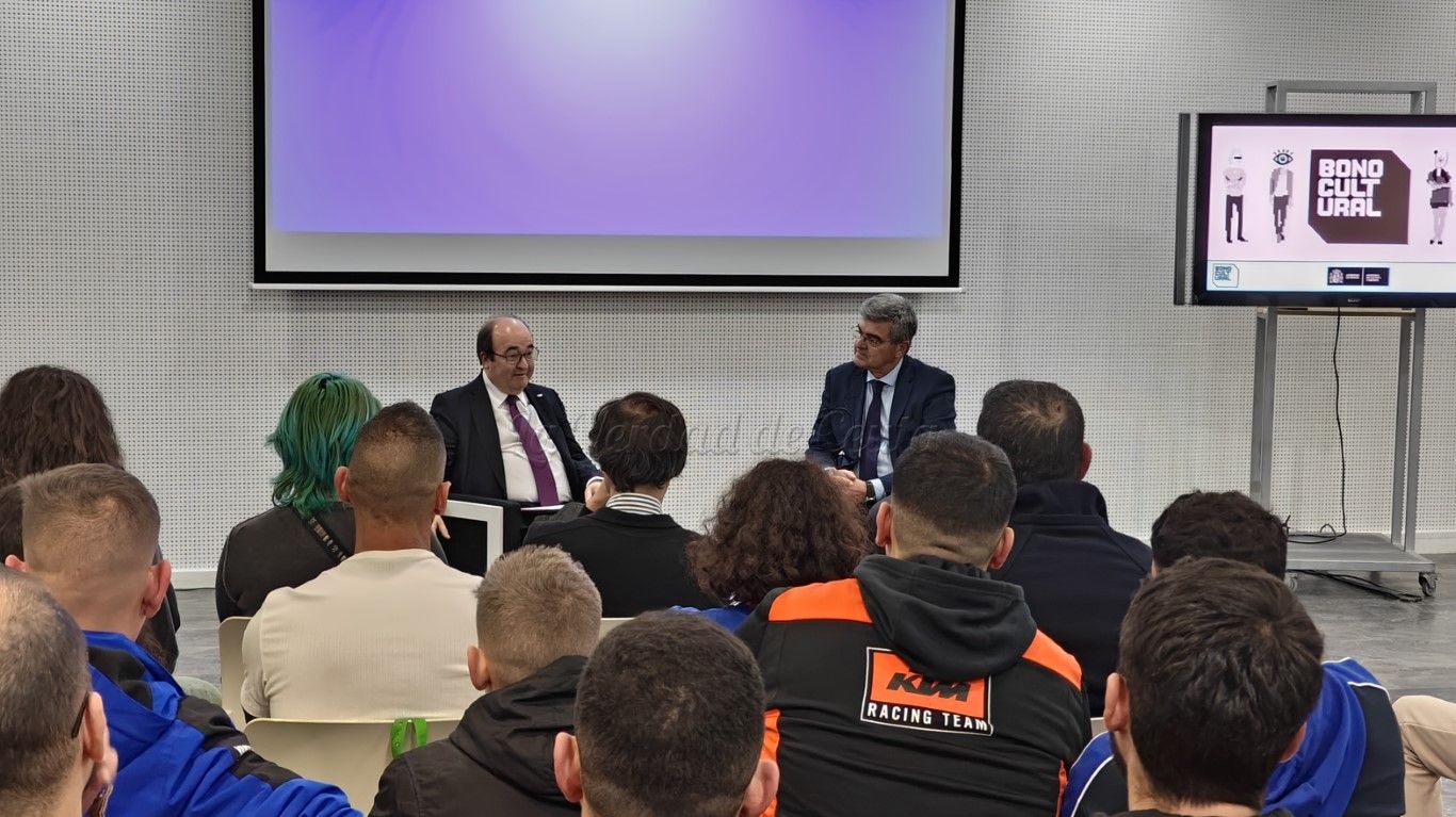 Miquel Iceta: “hay que conseguir aumentar el 36,7% del bono cultural en Ceuta”