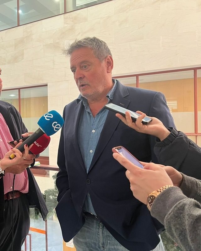 Carreira responde a críticas sindicales sobre derechos laborales y sueldos de altos cargos
