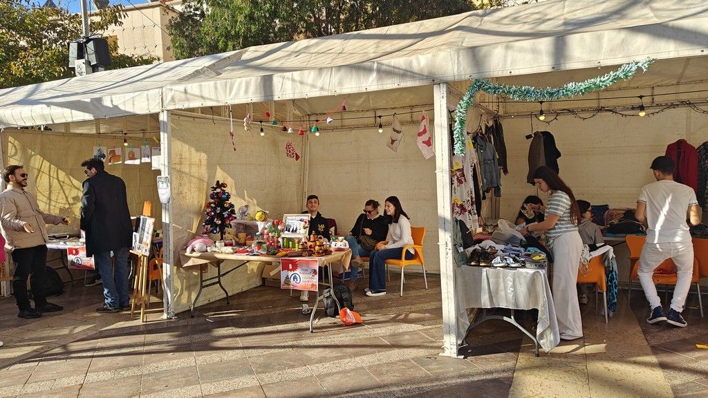 El Mercado Juvenil abre sus puertas en la Plaza de los Reyes