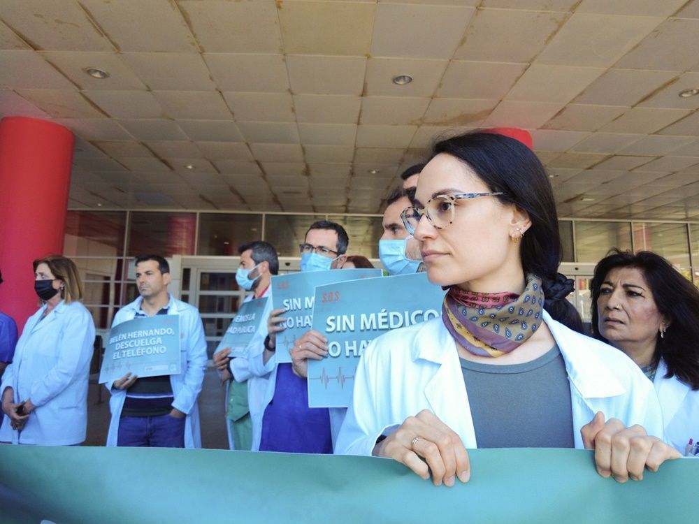 El SMC alerta de la suspensión de las cirugías de retina por la baja médica del exjefe de Oftalmología