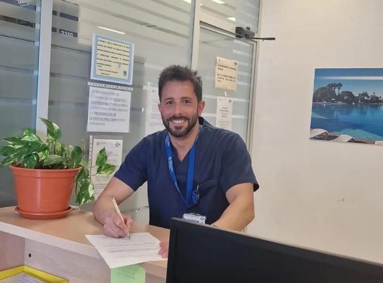 Enfermero de Ceuta salva la vida de un bebé en vuelo