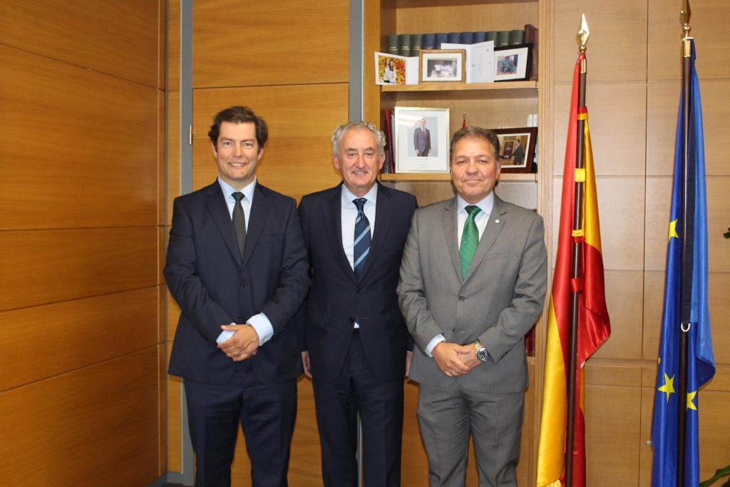 El presidente del Colegio de Médicos de Ceuta, impulsor del acuerdo de colaboración con la Sociedad Española de Cirugía Plástica Facial para la formación médica