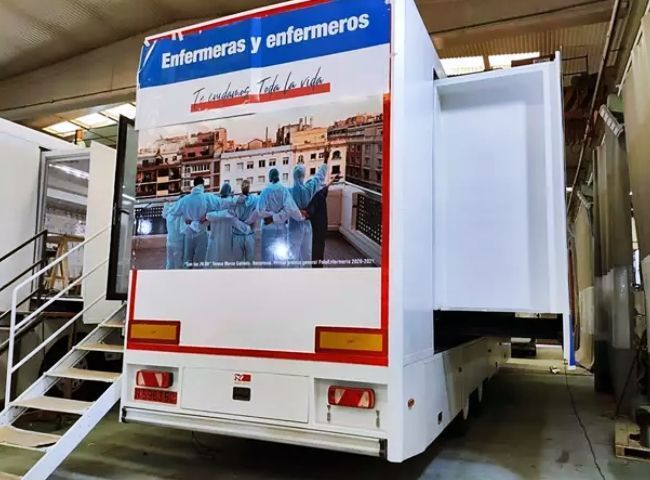 Las enfermeras recorrerán toda España con un tráiler sanitario para promover la salud a través de los cuidados