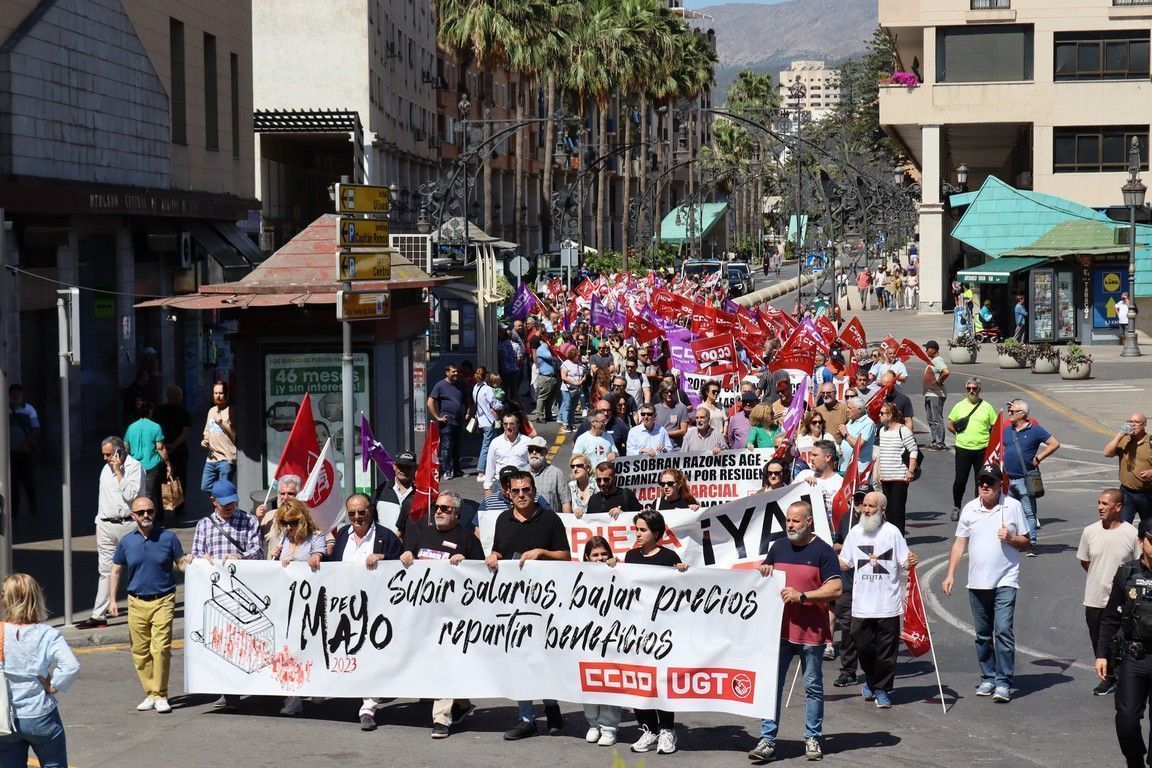 La manifestación del 1º de Mayo congrega a unas 200 personas con los sindicatos en pie de guerra