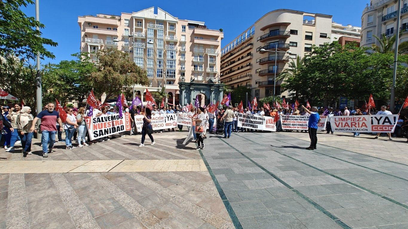 Los partidos de la izquierda, presentes en la manifestación del primero de mayo