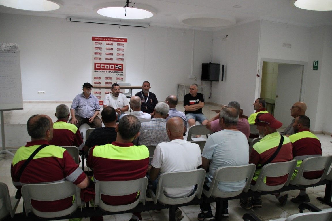 CCOO se reúne con trabajadores de OBIMACE para tratar sobre formación y mejora profesional
