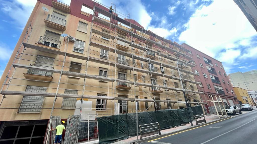 Continúa la rehabilitación del edificio de Padre Feijóo