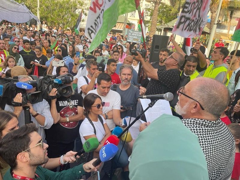 Multitudinaria Manifestación en Apoyo a Palestina en la Plaza de los Reyes