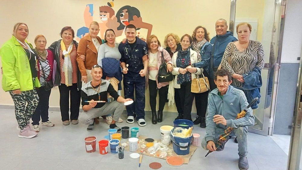La Fundación Márgenes y Vínculos realiza un nuevo mural en el local social de la barriada Príncipe Alfonso
