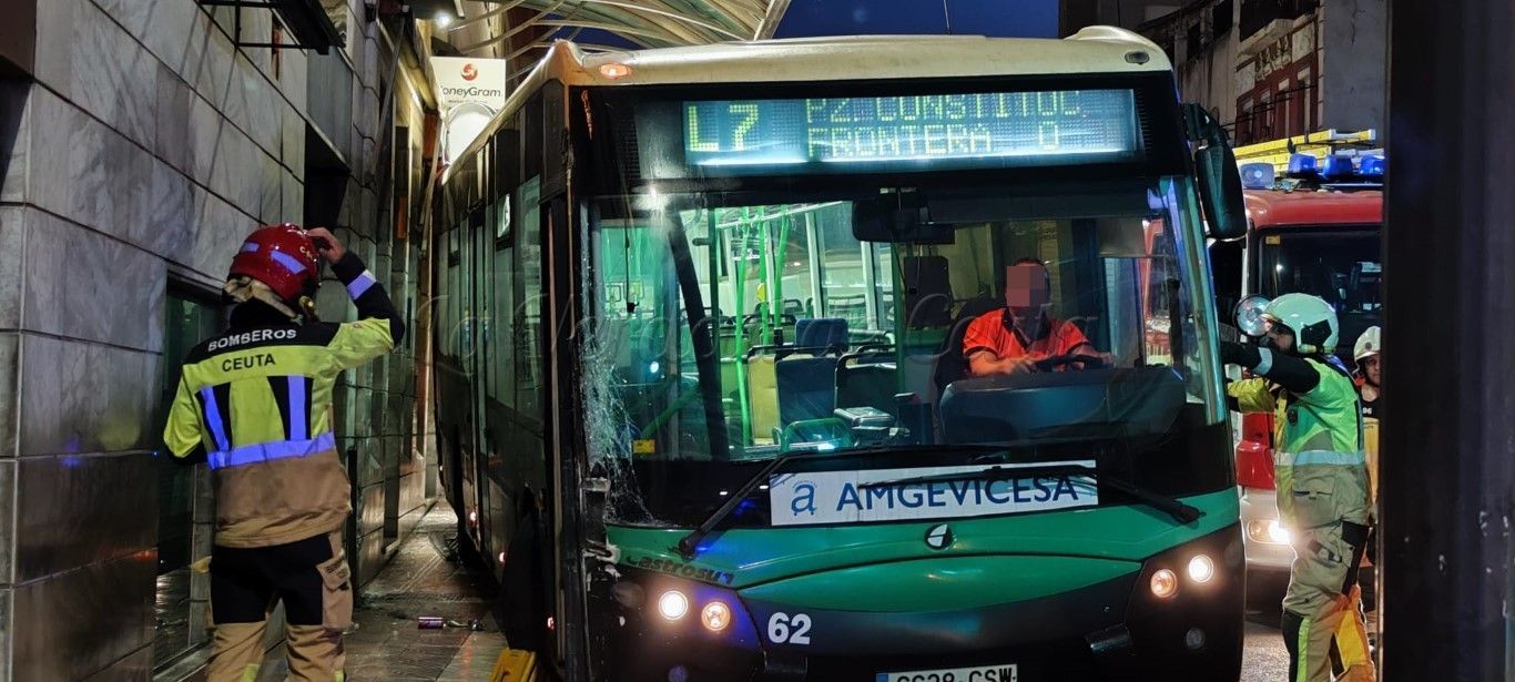 La Ciudad mantiene apartado del servicio al conductor del autobús que colisionó contra el mercado el pasado lunes