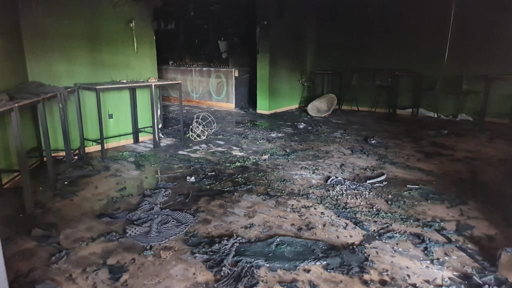 Tras el incendio que ha arrasado el Pub Botánico: “volveremos a abrir”