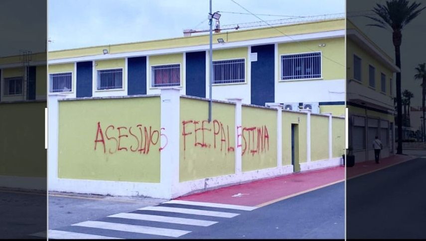 La Policía investiga unas pintadas en varios establecimientos comerciales de Ceuta 