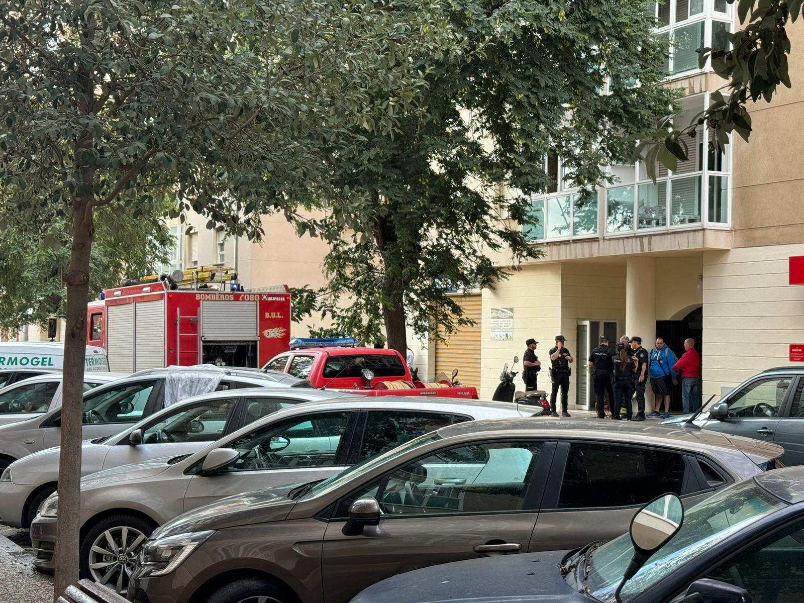 Gran revuelo en Parques de Ceuta por un incendio en en uno de sus bloques
